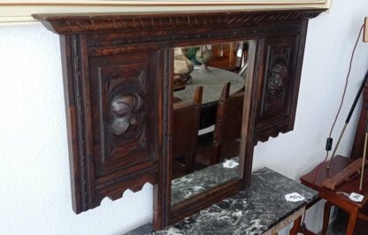 Espejo con retablo en madera tallada 1
