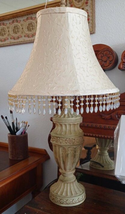Lámpara de mesa en resina 1